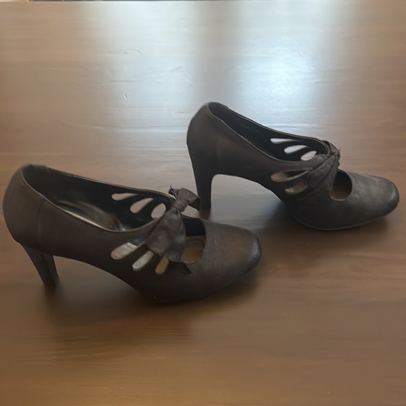 Ann Marino Pumps, Size 9M, 3.5”H heels, in very good used condition. - Picture 4 of 7